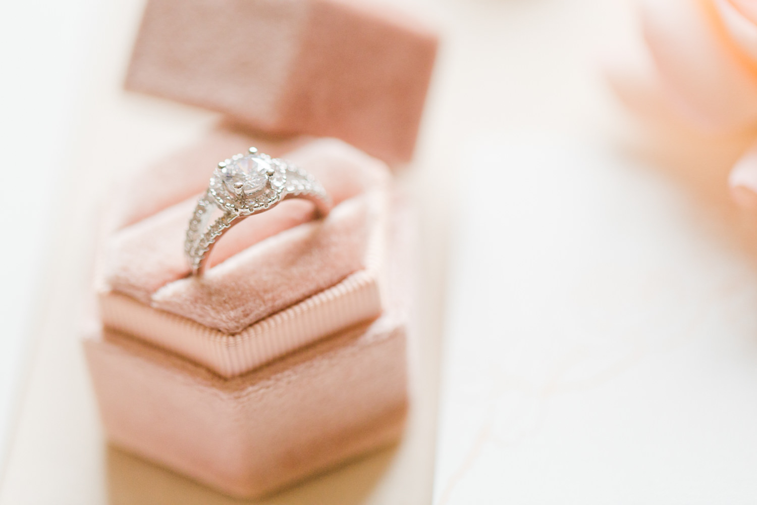 soin-bague-fiancailles-ecrin